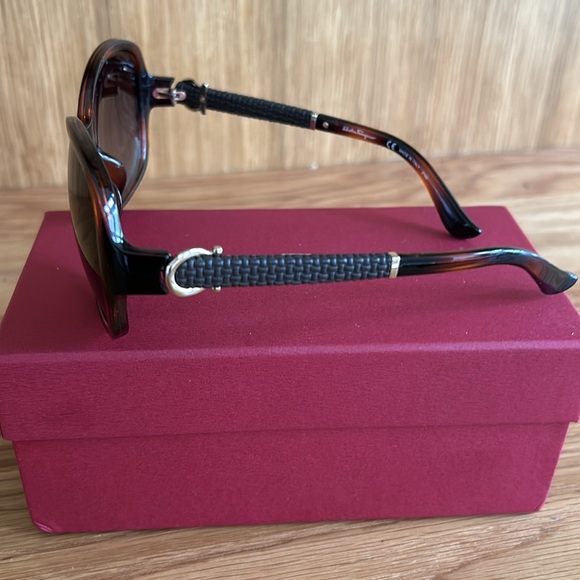 SALVATORE FERRAGAMO women’s tortoise shell sunglasses - Picture 5 of 10